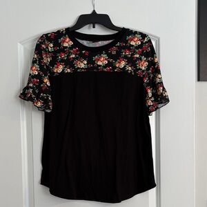 Chic Black Floral Women's Short Sleeve Top